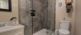 Cozy 2-bedroom house in Port Angeles perfect for your getaway
