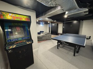 Games room - New Townhome- Minutes from Mountain, Hot tub, game room (Dover)