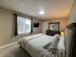 3 bedrooms, iron/ironing board, WiFi, bed sheets - New Townhome- Minutes from Mountain, Hot tub, game room (Dover)