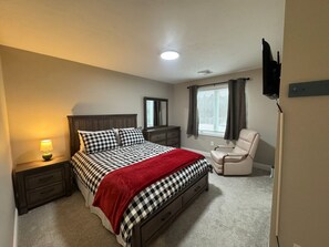3 bedrooms, iron/ironing board, WiFi, bed sheets - New Townhome- Minutes from Mountain, Hot tub, game room (Dover)