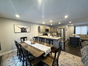 Dining - New Townhome- Minutes from Mountain, Hot tub, game room (Dover)