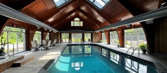 Greenspring towhhome- Free shuttle and clubhouse