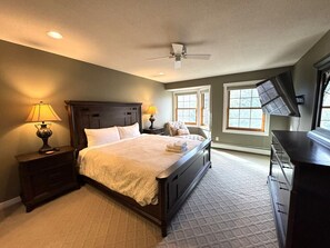 Iron/ironing board, WiFi, bed sheets - Greenspring towhhome- Free shuttle and clubhouse (Dover)