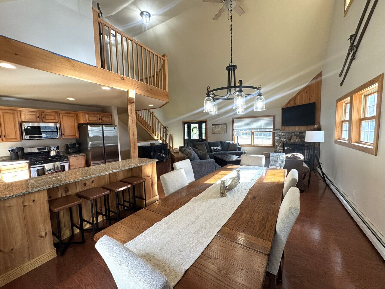 Televisión y chimenea 