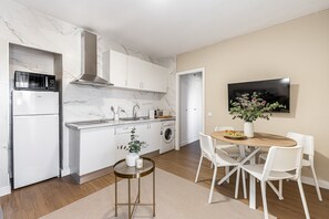 Fridge, microwave, oven, coffee/tea maker