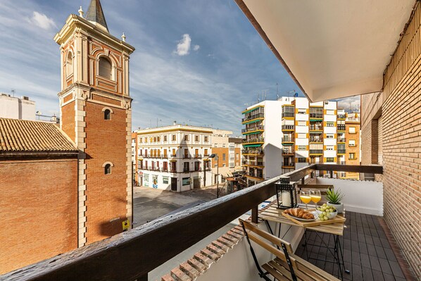Outdoor dining - Waou Seville Center VII (Sevilla)