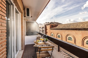 Outdoor dining - Waou Seville Center VII (Sevilla)