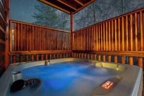 Outdoor spa tub - Sleeps 24+ FirePit+OutdoorTheater-GameRoom-PrivateHeatedPool + Hot Tub (Sevierville)