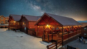 Exterior - Sleeps 24+ FirePit+OutdoorTheater-GameRoom-PrivateHeatedPool + Hot Tub (Sevierville)