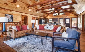 Smart TV, chimenea, futbolito y libros 