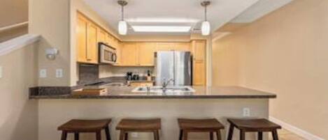 Réfrigérateur, cafetière/bouilloire