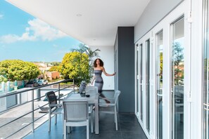 Outdoor dining - TwentyTwo Apartments C - 2 bedroom apartment in beautiful Willemstad with AC (Willemstad)