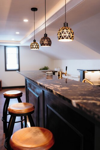 Modern & Cozy Private Loft outside Woodstock ON