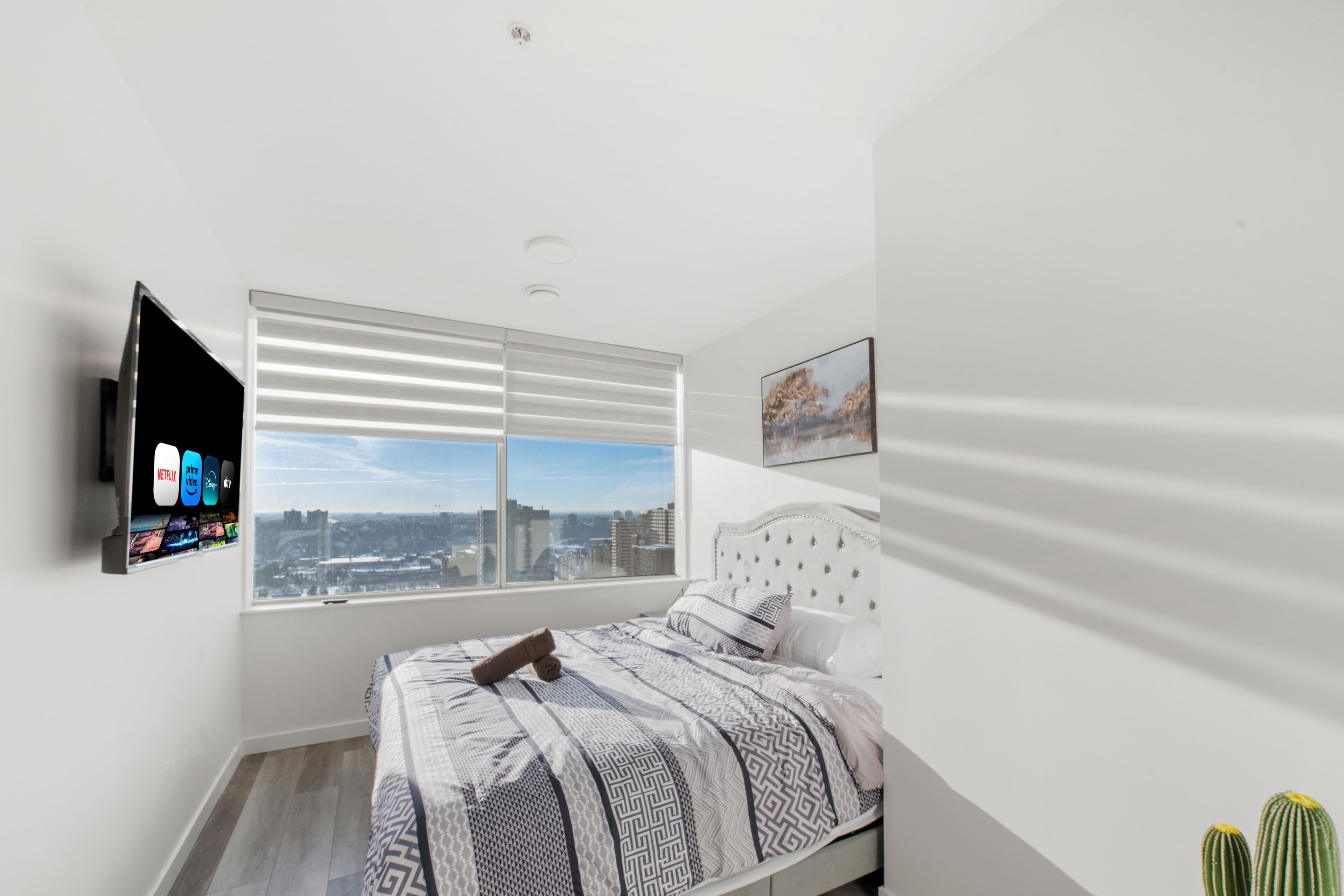 Iron/ironing board, bed sheets