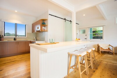 Byron Bay Iconic Mid Century House - Close to Town with Pool and Privacy