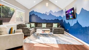 تلفزيون ذكي، مدفأة، كُتُب