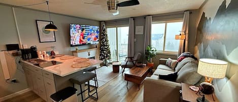 Smart TV, fireplace