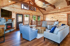 Smart TV, fireplace, video games, table football - Sleeps 26+ OutdoorTheater + PrivateHeatedPool - Arcade -Hot Tub - PrivateFirePit (Sevierville)