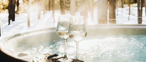 Tina de hidromasaje al aire libre