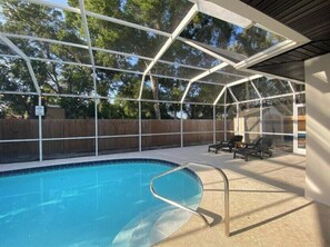 A heated pool - The Black Swan | Private Pool + Outdoor Dining (Sarasota)