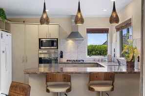 Fridge, microwave, stovetop, dishwasher - Kererū Corner | 4 Bed, 2 Bath Lynmore Escape (Rotorua)