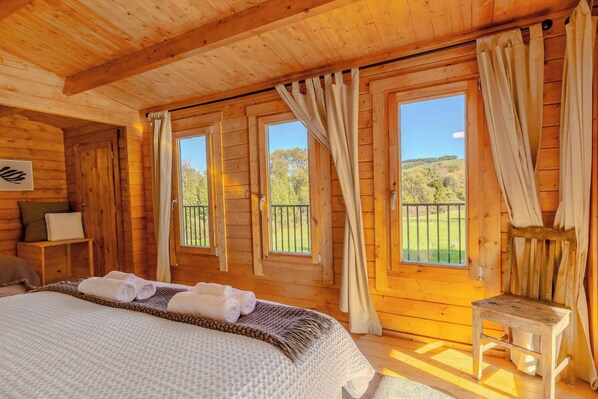 Iron/ironing board, travel cot, WiFi, bed sheets - Diamond Farm House & Cottage | Sheep & Chooks! (Rotorua)