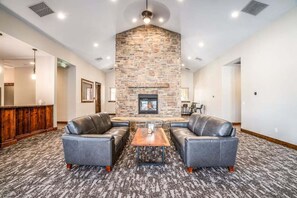 Interior - Summer by the Lake! Beautiful Swimming Pool, Patio w Hot Tub and BBQ Nature Trails Hiking Biking (Hideout)