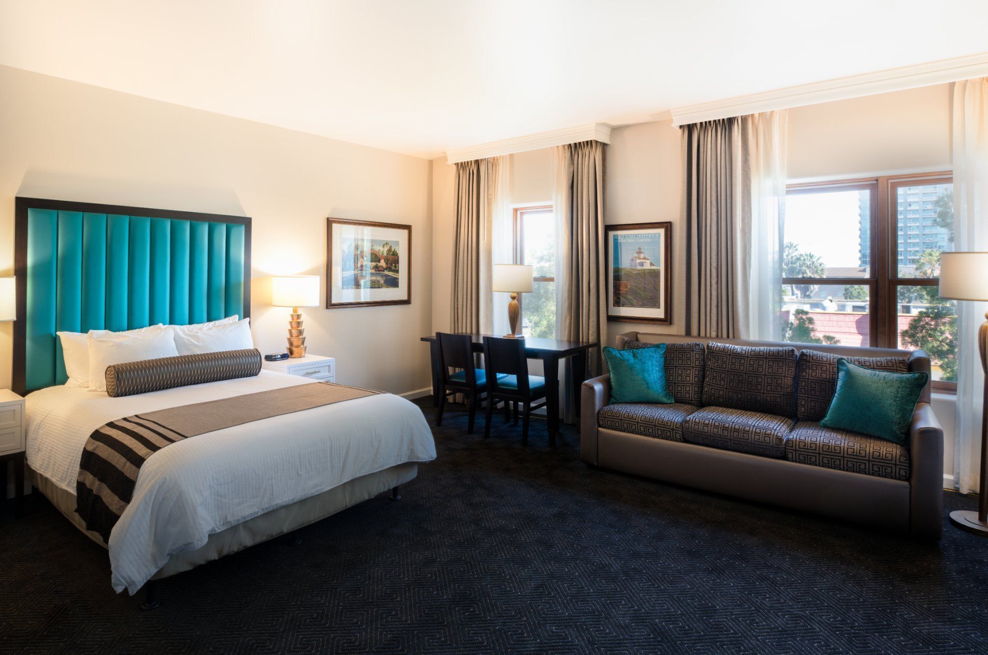 Fer et planche à repasser, accès à Internet, literie fournie