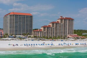 On the beach - Beachfront Luxury w/ Jetted Tub & Balcony (Miramar Beach)
