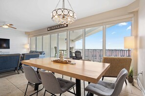 Dining - Exclusive beachfront: Gulf views, sleeps 6 (Miramar Beach)