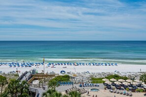 On the beach - Beachfront condo with Gulf views & pool access (Miramar Beach)