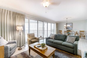 TV, DVD player, stereo - Beachfront escape with Gulf views, pool access (Miramar Beach)