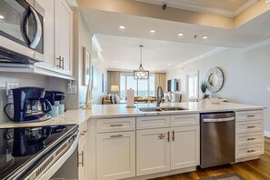 Fridge, microwave, oven, stovetop - Oceanfront condo with breathtaking views (Miramar Beach)
