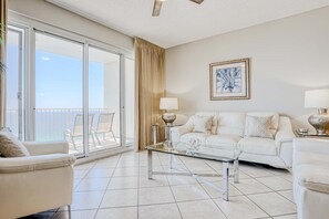 TV - 2BR condo w/ ocean views & private balcony (Miramar Beach)