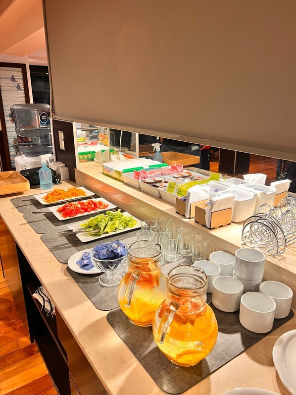 فطور أوروبي مجانًا يوميًا