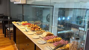 Free daily continental breakfast