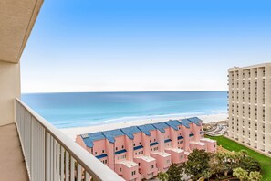 Property grounds - Exclusive 2BR Beachfront W/Gulf Views (Miramar Beach)
