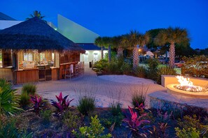Property grounds - Beachfront condo with Gulf views (Miramar Beach)