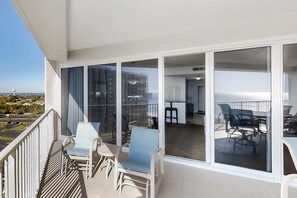 Property grounds - Beachfront condo with Gulf views (Miramar Beach)