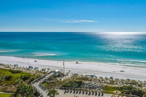 On the beach - Private Gulf-front condo with resort amenities (Miramar Beach)