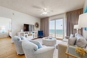 TV - Private Gulf-front condo with resort amenities (Miramar Beach)