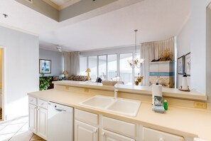 Interior - 2BR Gulf-front condo with ocean views (Miramar Beach)