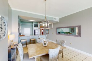 Dining - 2BR Gulf-front condo w/ private balcony (Miramar Beach)
