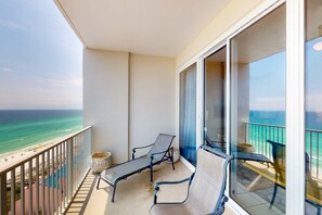 Property grounds - 2BR Gulf-front condo w/ private balcony (Miramar Beach)