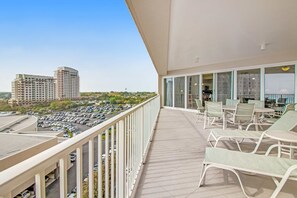 Outdoor dining - Exclusive beachfront condo with Gulf views (Miramar Beach)