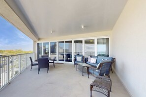 Terrace/patio - Beachfront Resort with Gulf Views & Pool (Miramar Beach)