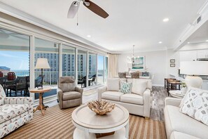 TV, offices - Oceanfront condo: Gulf views, pools, hot tub (Miramar Beach)
