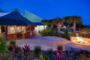 Terrace/patio - Exclusive beachfront condo w/ pool access (Miramar Beach)