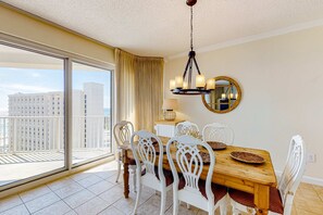 Dining - 2BR oceanfront condo with Gulf views (Miramar Beach)