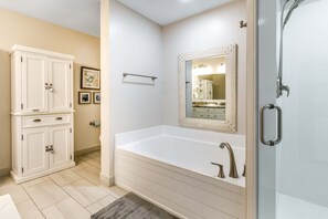 Shower, towels - 2BR Gulf view condo with private balcony (Miramar Beach)